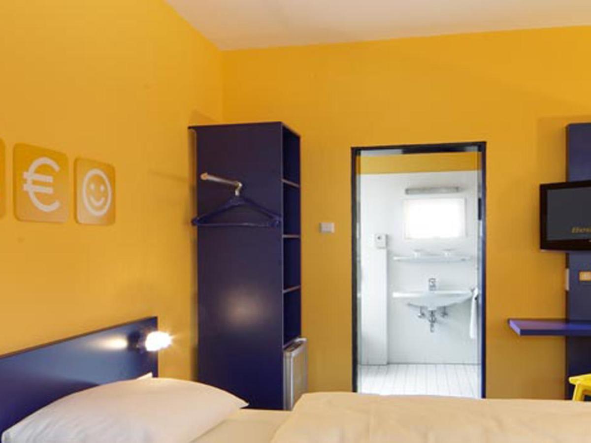 Bed'Nbudget Expo-Hostel Dorms Hannover Oda fotoğraf